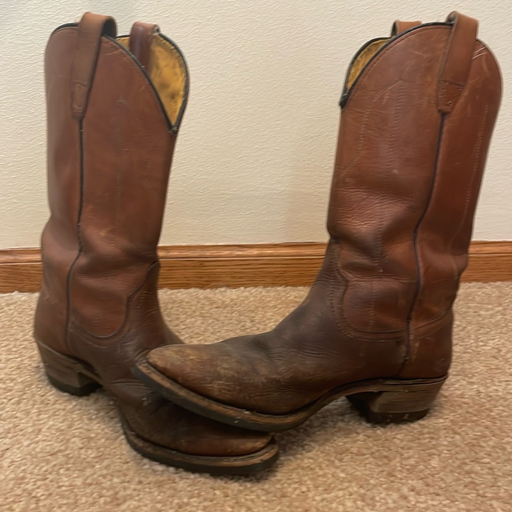 Well loved ladies brown leather cowboy boots